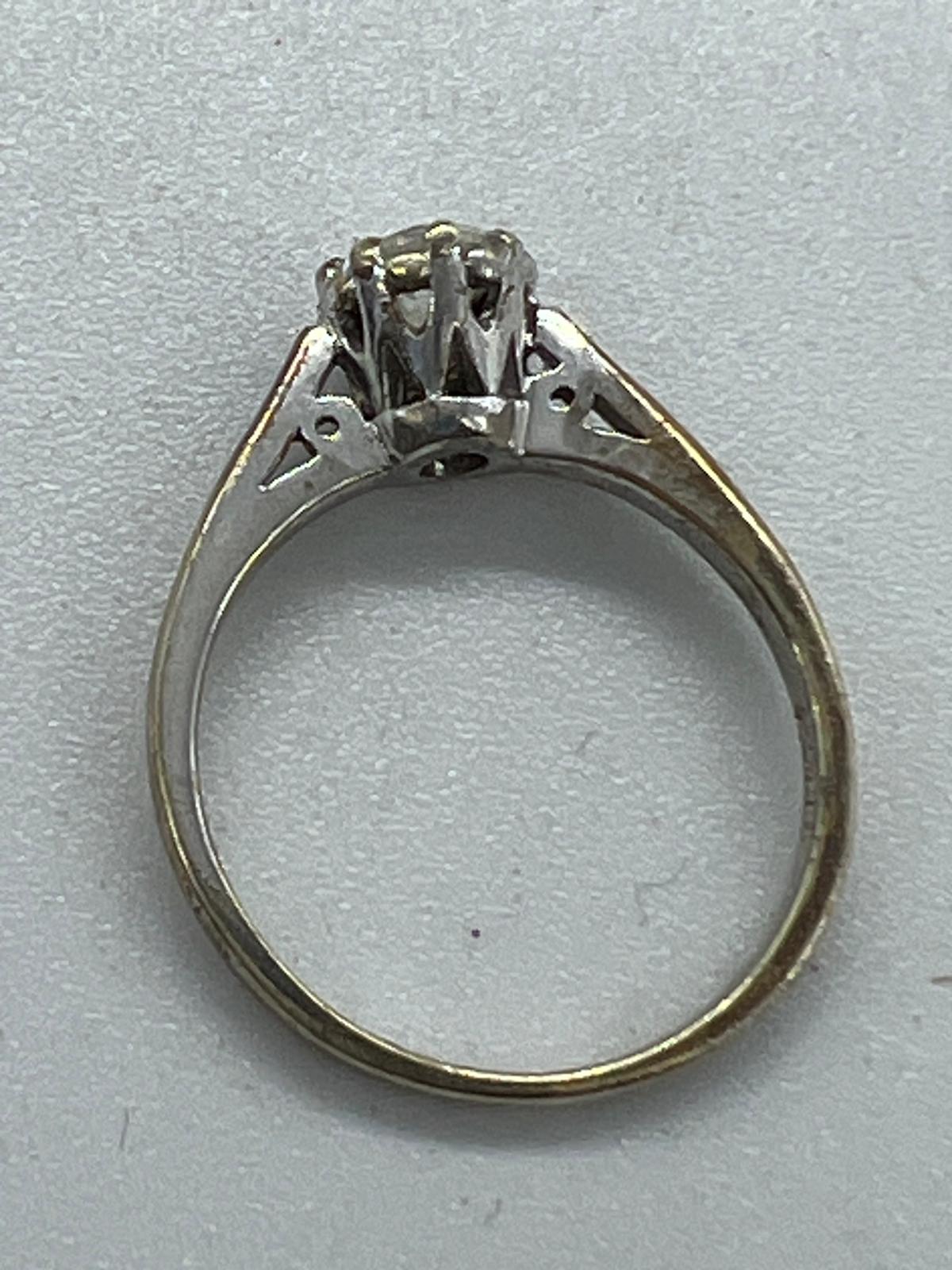 A 9ct white gold and diamond ring, size H - Image 6 of 8