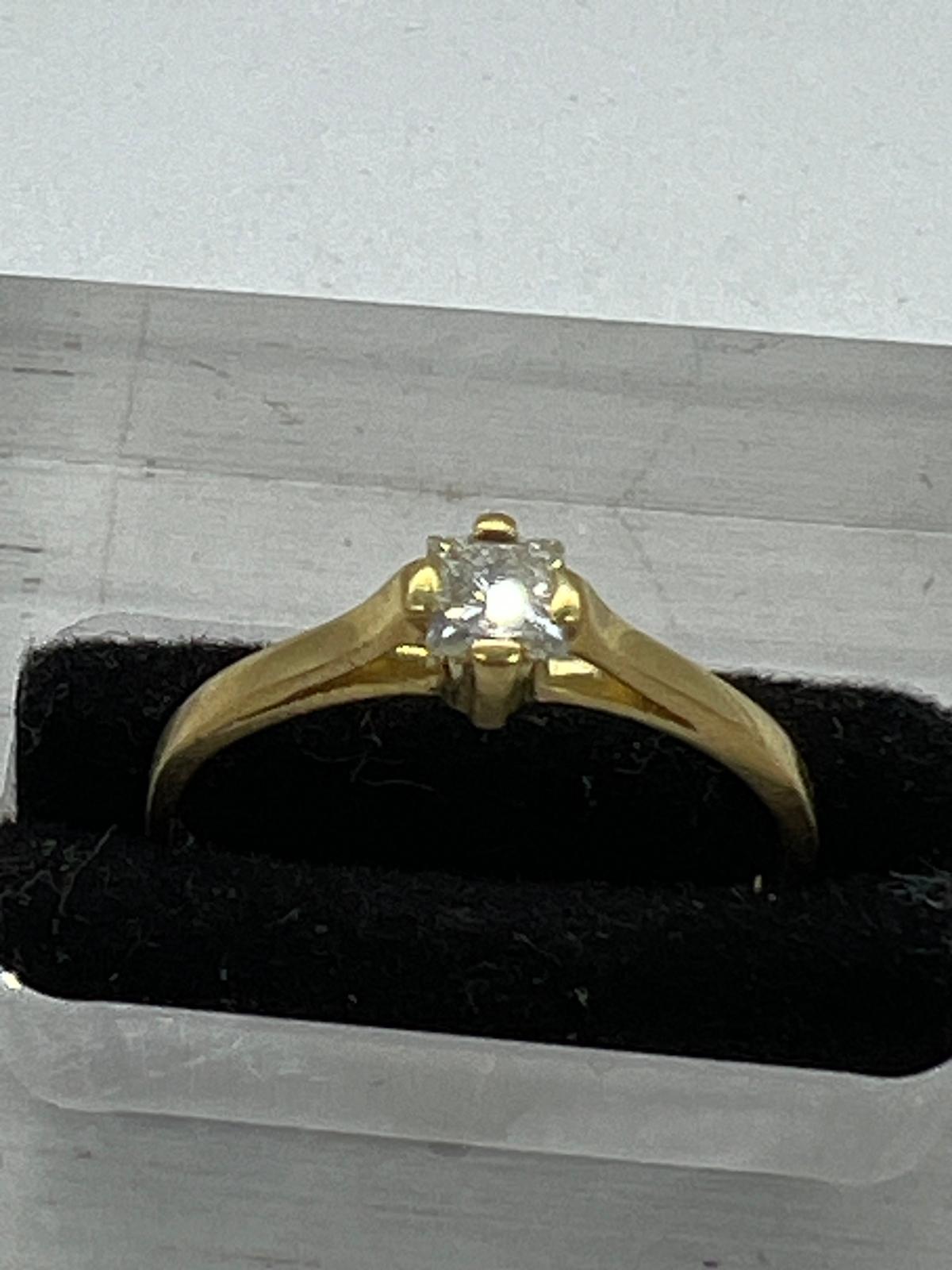 An 18ct diamond ring, yellow gold marked 750 (Approximate Total Weight 2g) Size N - Image 2 of 7