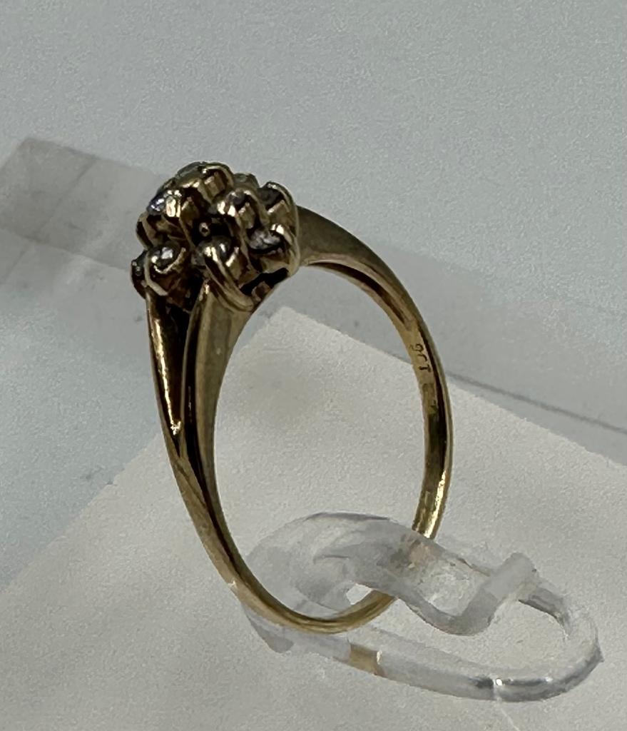 A 9ct gold and diamond ring, approximate size M - Image 4 of 5
