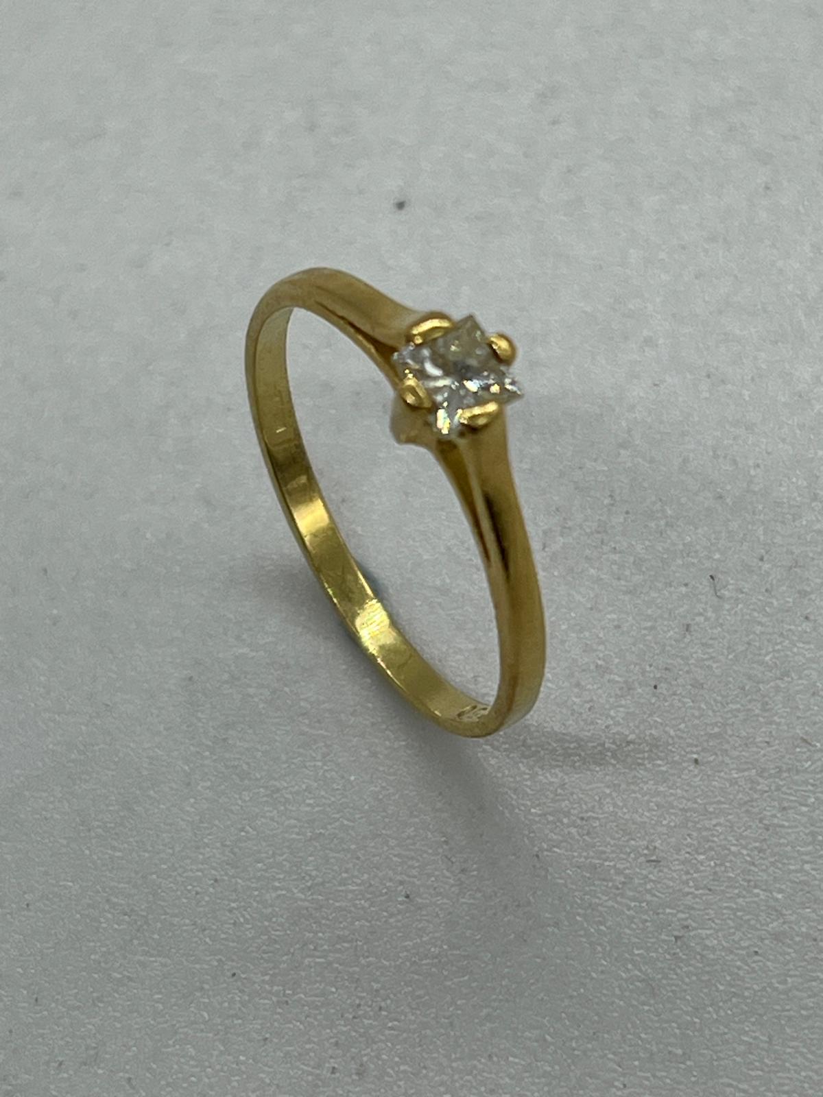An 18ct diamond ring, yellow gold marked 750 (Approximate Total Weight 2g) Size N - Image 3 of 7