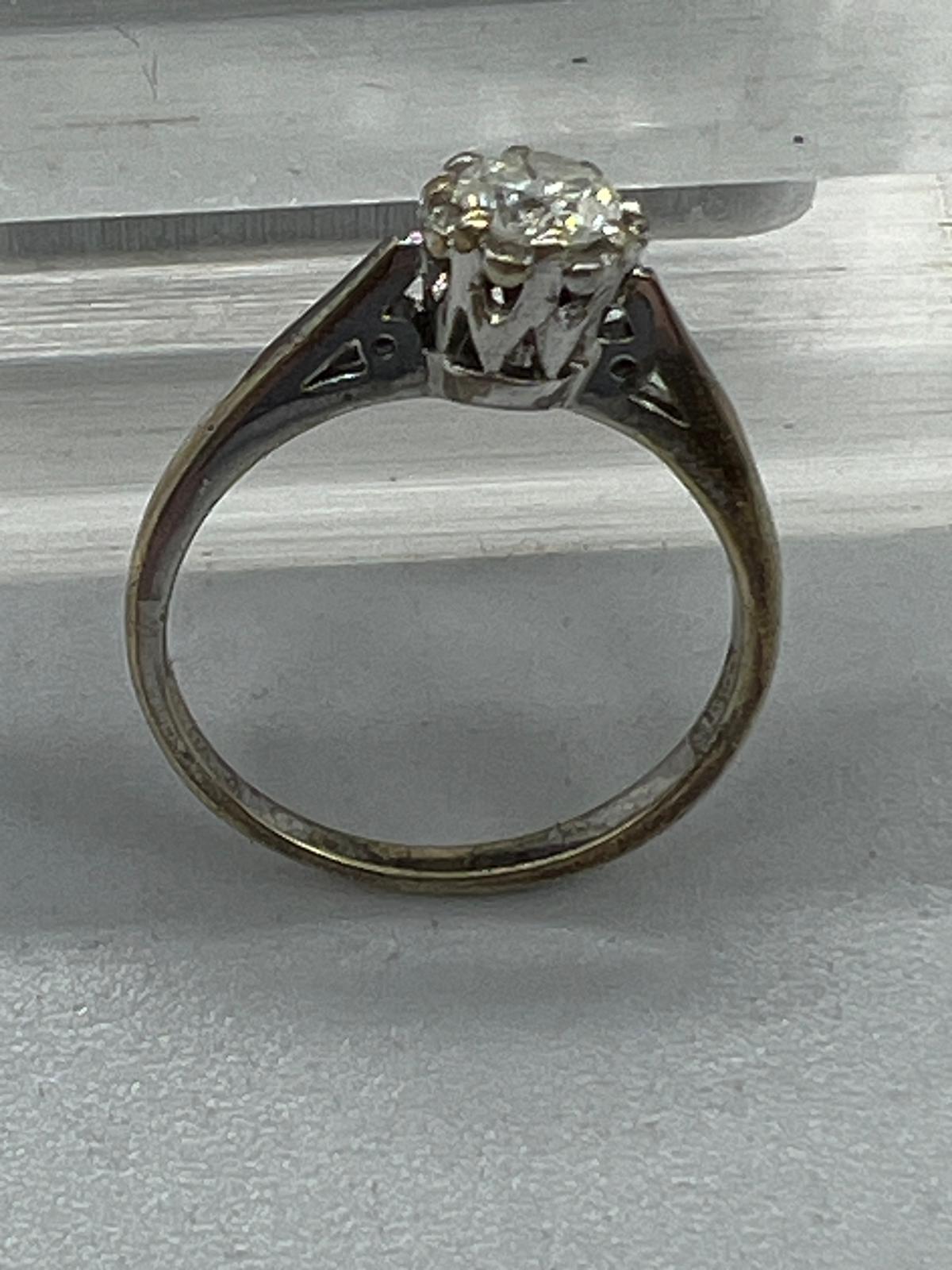 A 9ct white gold and diamond ring, size H - Image 5 of 8