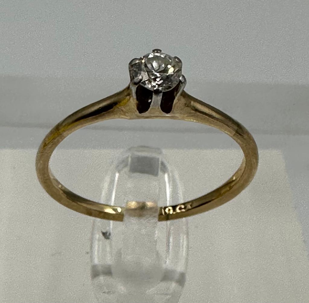 A 9ct gold and diamond ring, approximate size O - Image 2 of 6