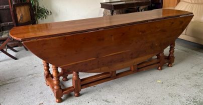 A yew gate legged wake table 230x158 height 74 open depth 52 closed