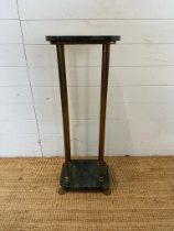 A green marble topped plant stand on brass fluted column supports on brass lions paw feet (H91cm)