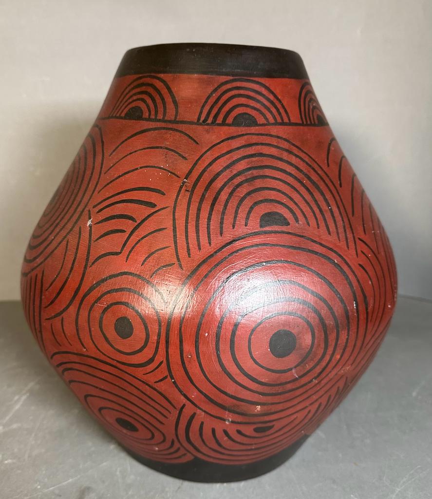 An Indonesian gourd shaped vase, red ground with a swirling black pattern (H35cm) - Image 2 of 4