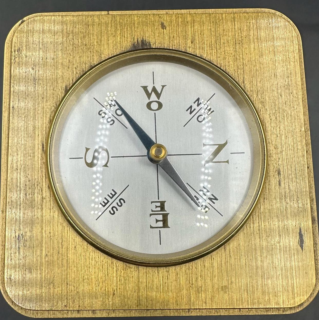 A vintage brass Angelus desk clock/weather station. Having rotating cube shaped body with alarm - Image 2 of 8