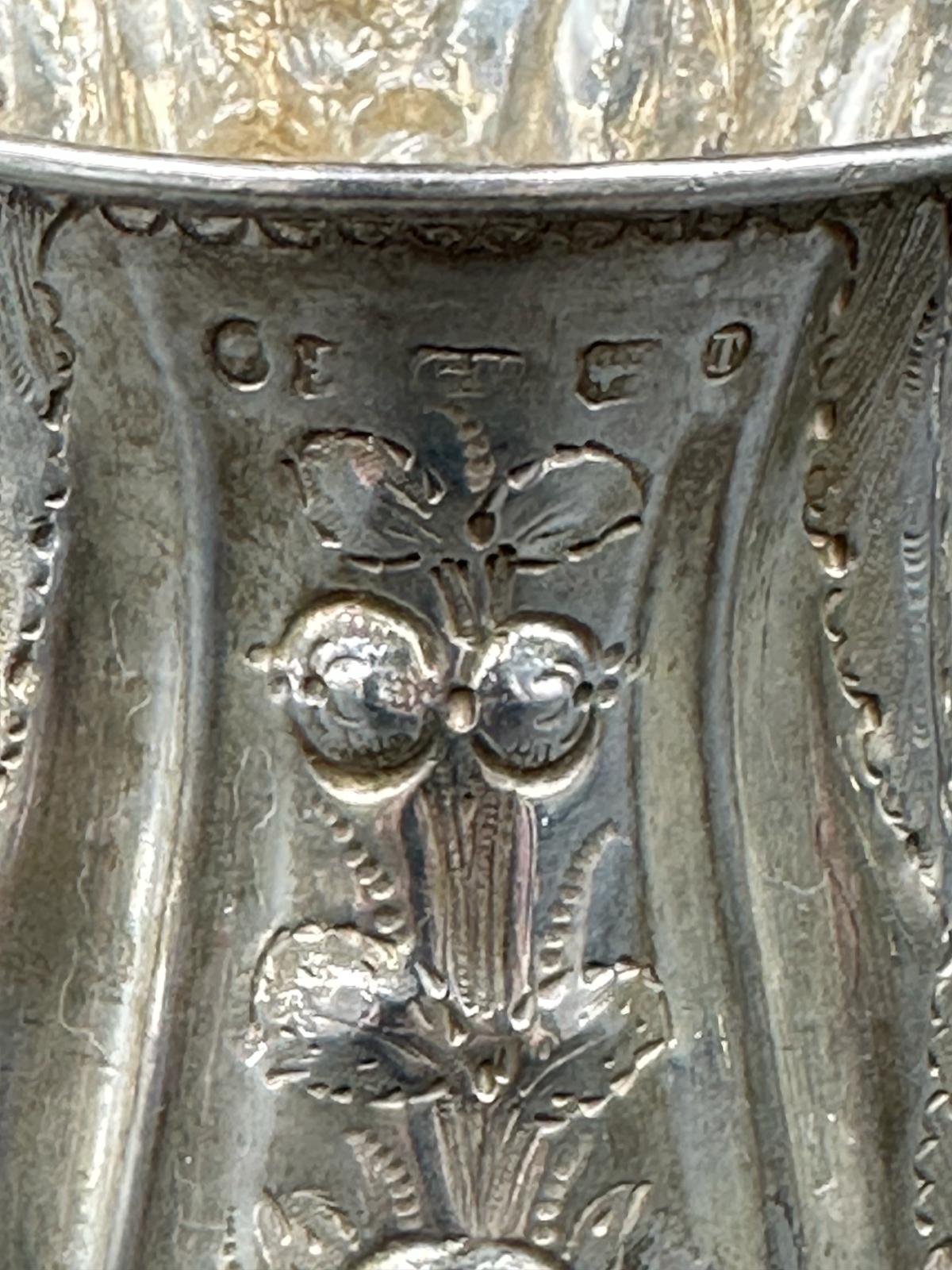 A Victorian ornate silver tankard, approximate 8.5cm high, Birmingham 1868, approximate total weight - Image 3 of 6
