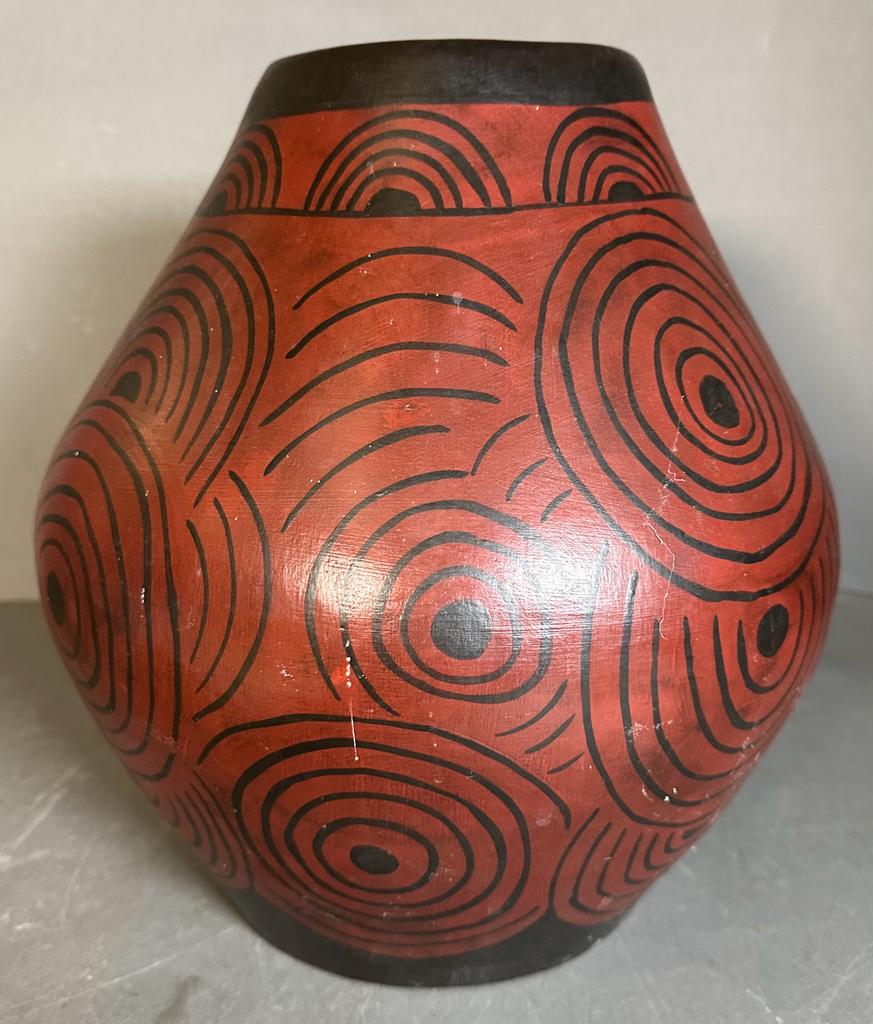 An Indonesian gourd shaped vase, red ground with a swirling black pattern (H35cm) - Image 3 of 4