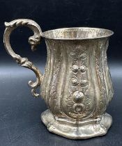 A Victorian ornate silver tankard, approximate 8.5cm high, Birmingham 1868, approximate total weight