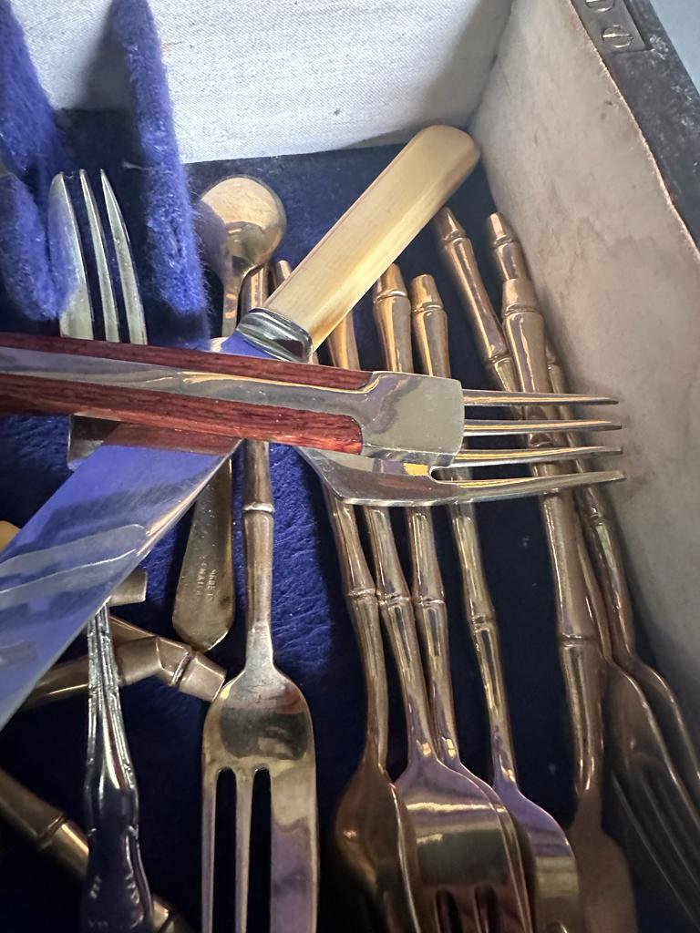 A box of mixed flatware various styles - Image 4 of 5