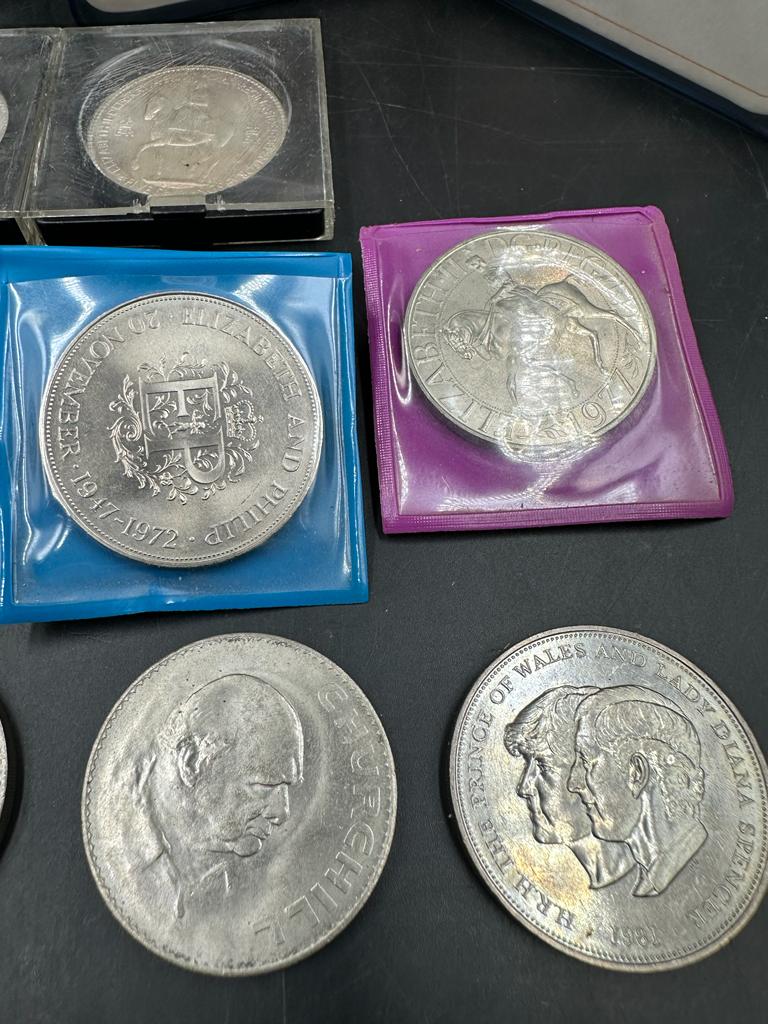 A small selection of Britain's collectable coins to include Britain's First Decimal Coins x 2, and a - Image 3 of 4