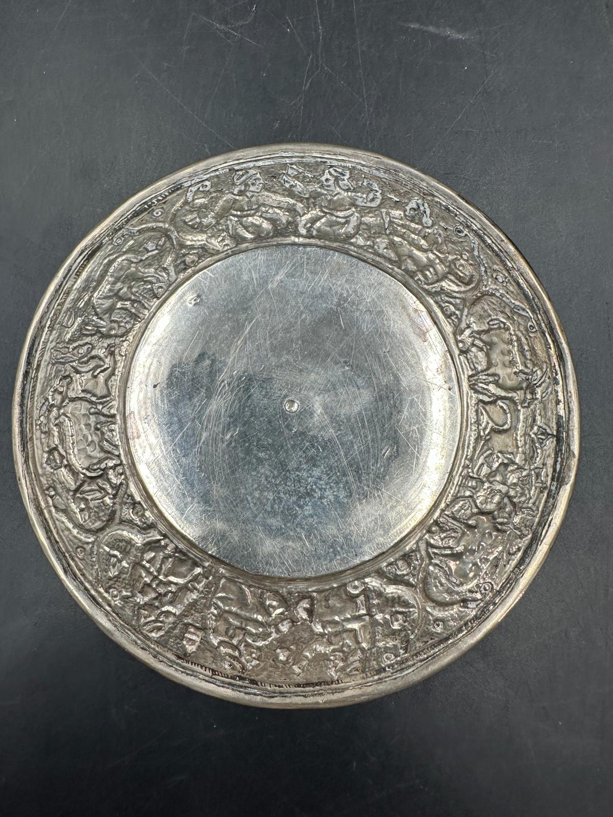 A pair of white metal pin dishes with a nativity scene frieze - Image 2 of 4