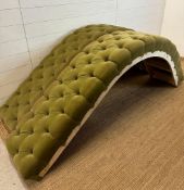 Two green velvet button tuft arches (H80cm Arc 270cm)