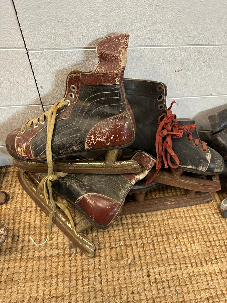 Nine sets of vintage ice skates various styles and sizes - Image 4 of 6