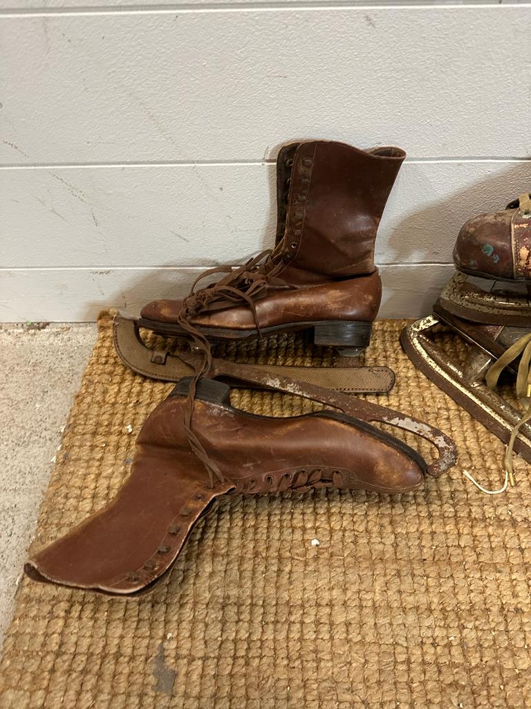 Nine sets of vintage ice skates various styles and sizes - Image 2 of 6