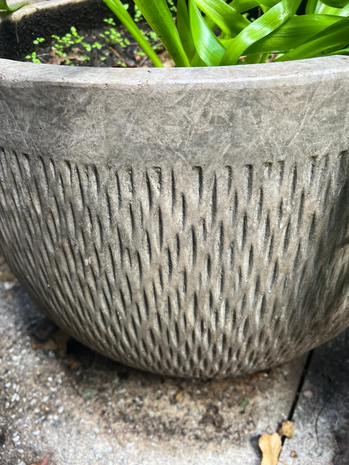 A pair of garden pots/planters fluted wave pattern (H45cm Dia50cm) - Image 5 of 5