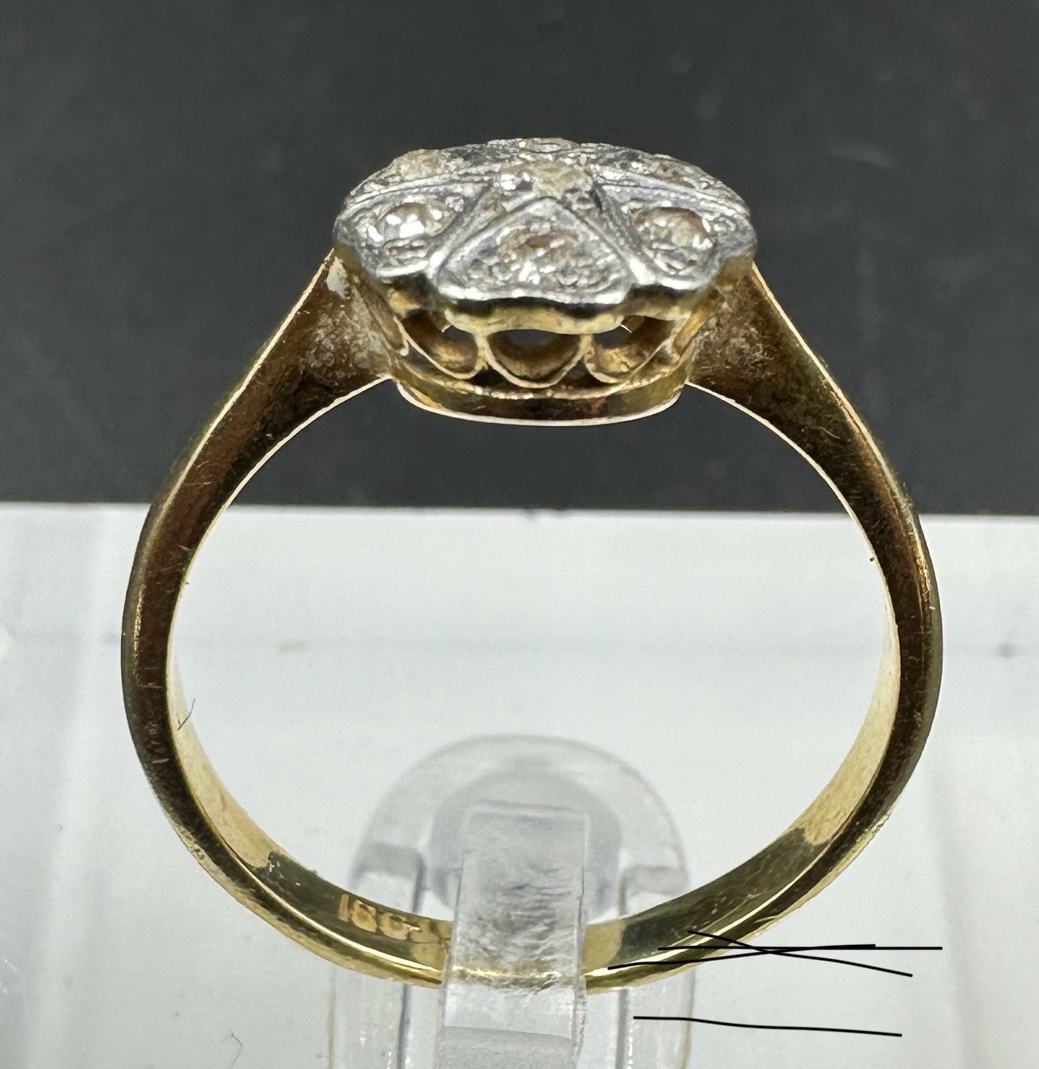 An 18ct yellow gold and platinum vintage diamond ring, size M - Image 4 of 4