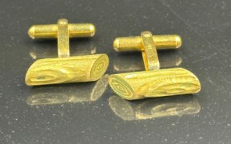 A pair of 14ct yellow gold, bark themed gents cuff links with an approximate weight of 10.2g