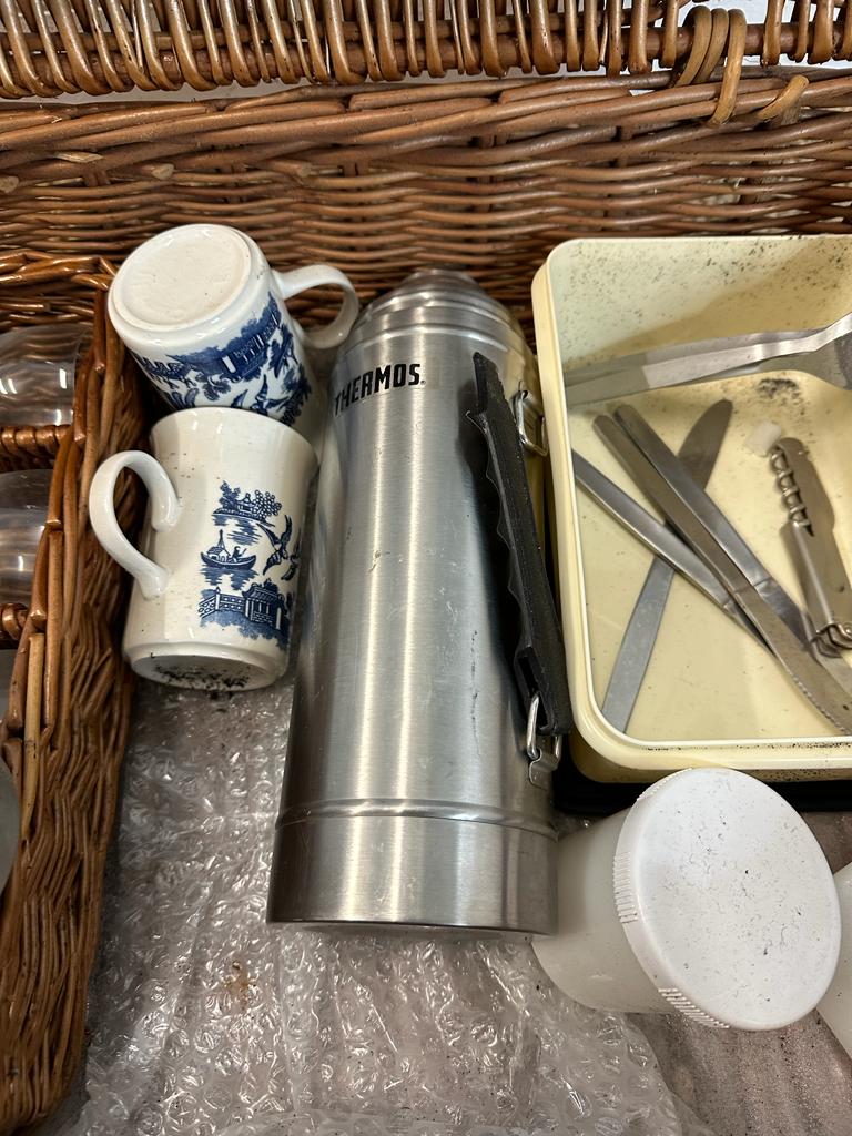A wicker picnic basket comprising of blue and white plates, cutlery, thermos and plastic glasses - Image 4 of 4