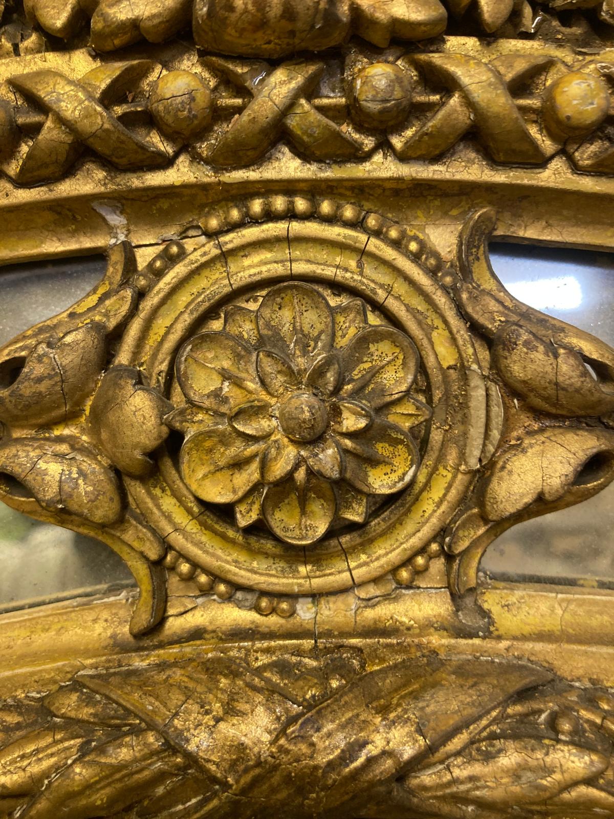 A large George lll gilt wood oval mirror. The frame with urn cresting and floral and foliate scrolls - Image 9 of 21
