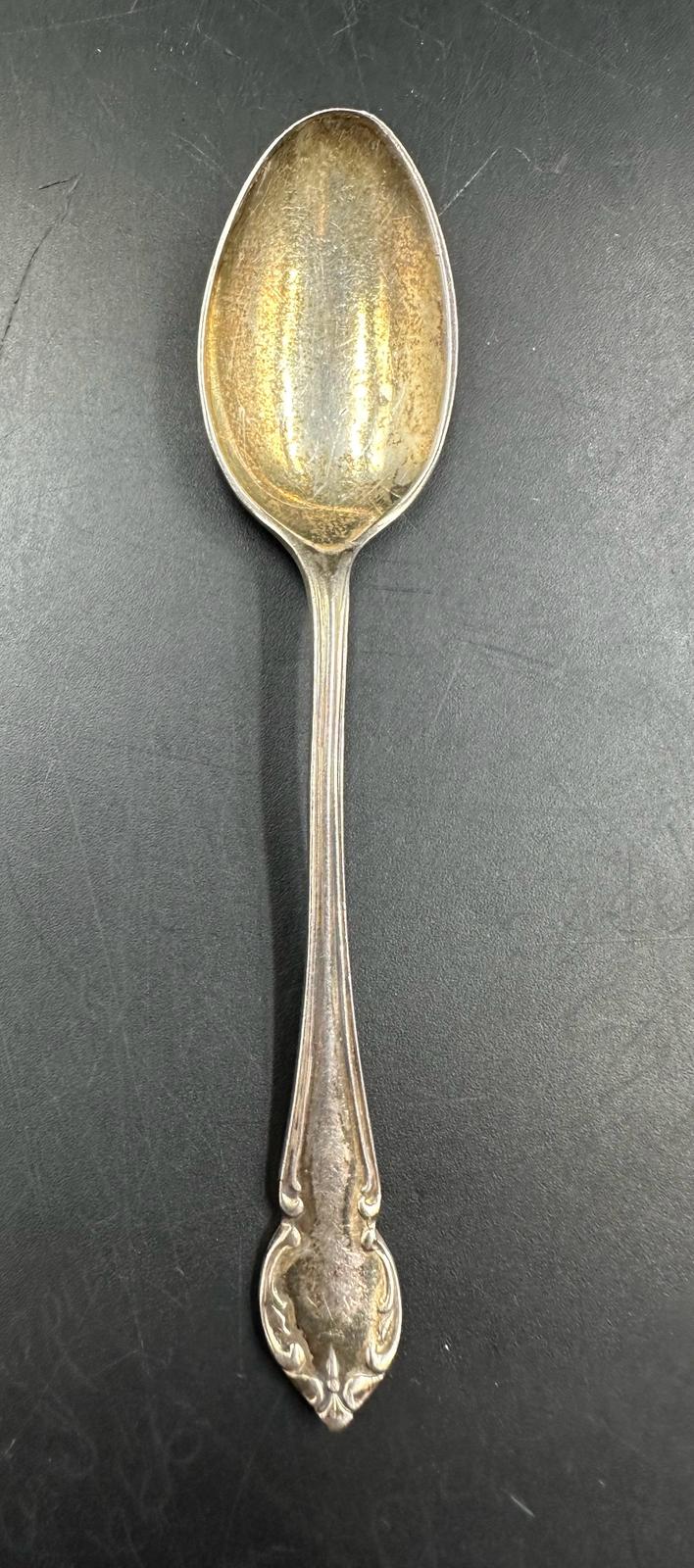 A boxed set of five silver tea spoons, Hallmarked for Sheffield 1931 - Image 3 of 5