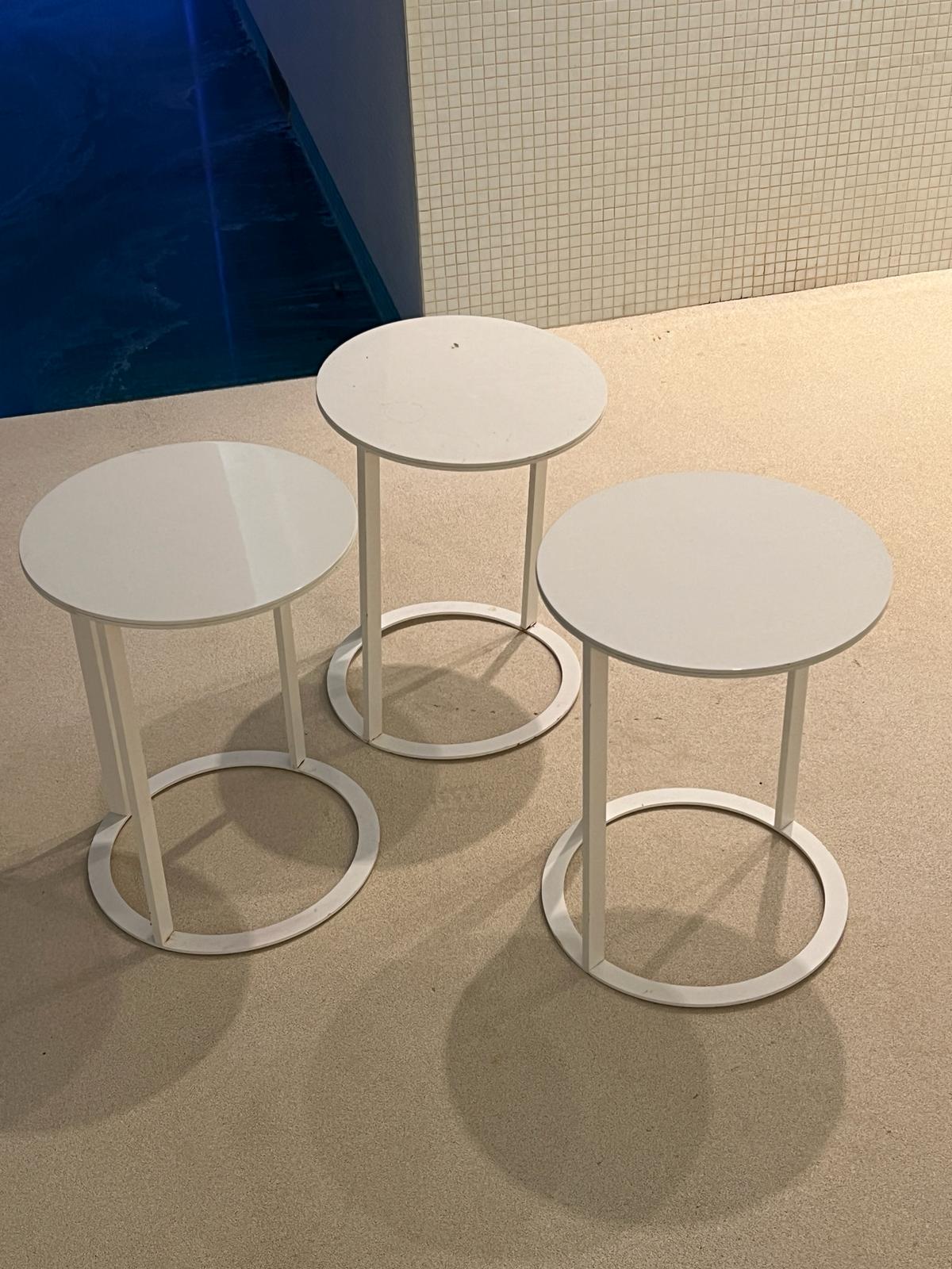 Three white circular side tables - Image 4 of 4