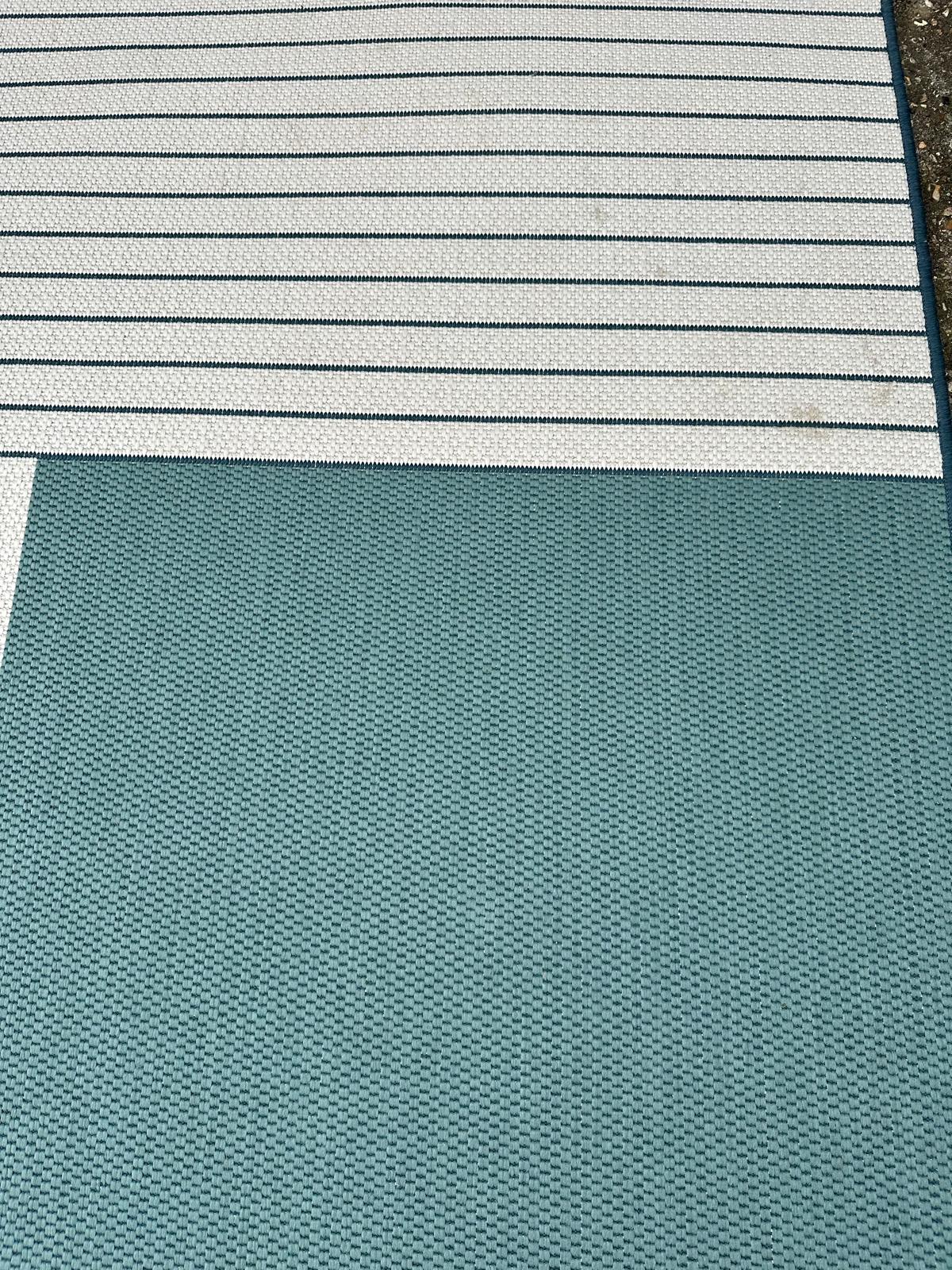 A contemporary rug in blue, green and beige 200cm x 250cm - Image 2 of 5