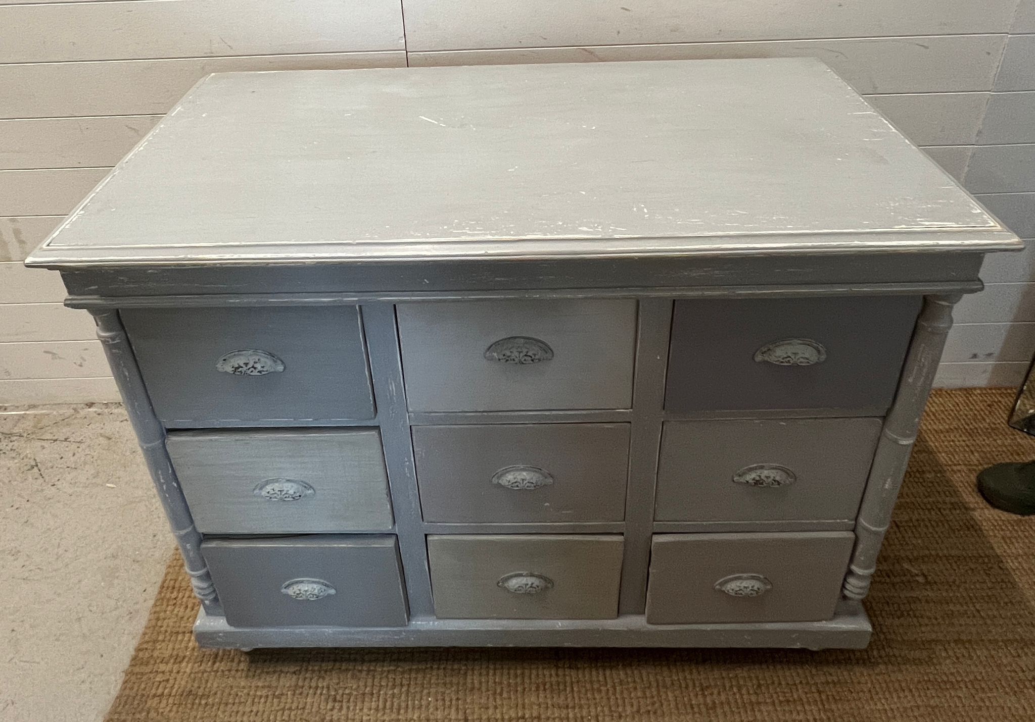A painted chest of drawers consisting of short drawers (H120cm W100cm D60cm) - Image 2 of 3