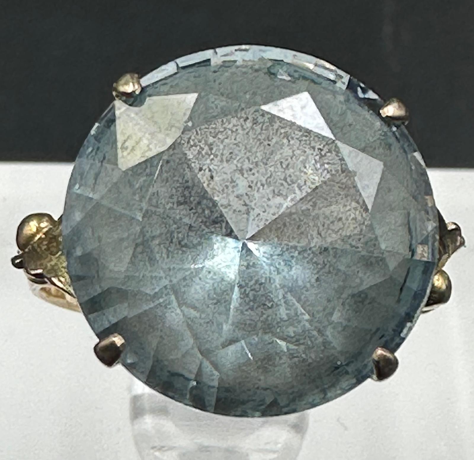 A 14ct aquamarine ring with floral motif shoulders, approximate total weight 4.4g. Size M - Image 2 of 4