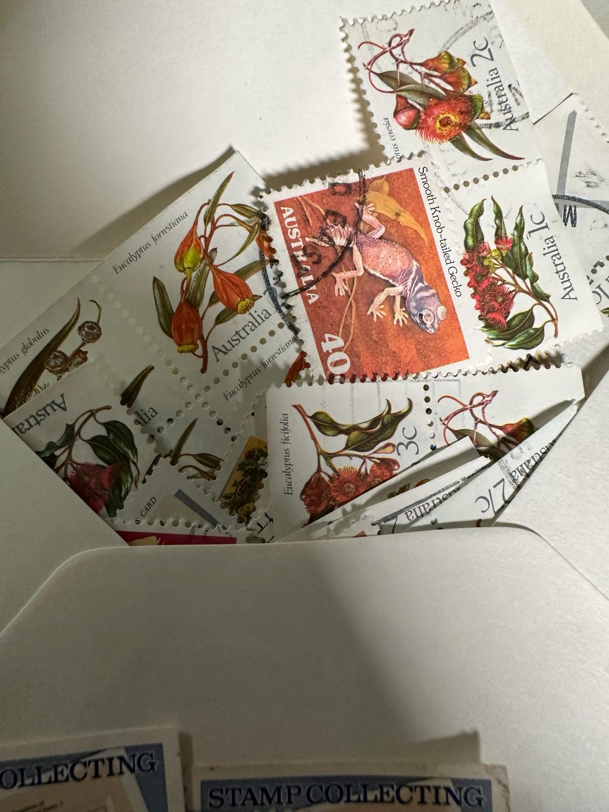 A box of loose World stamps in packets to include Morocco, Australia and Thailand - Image 3 of 8