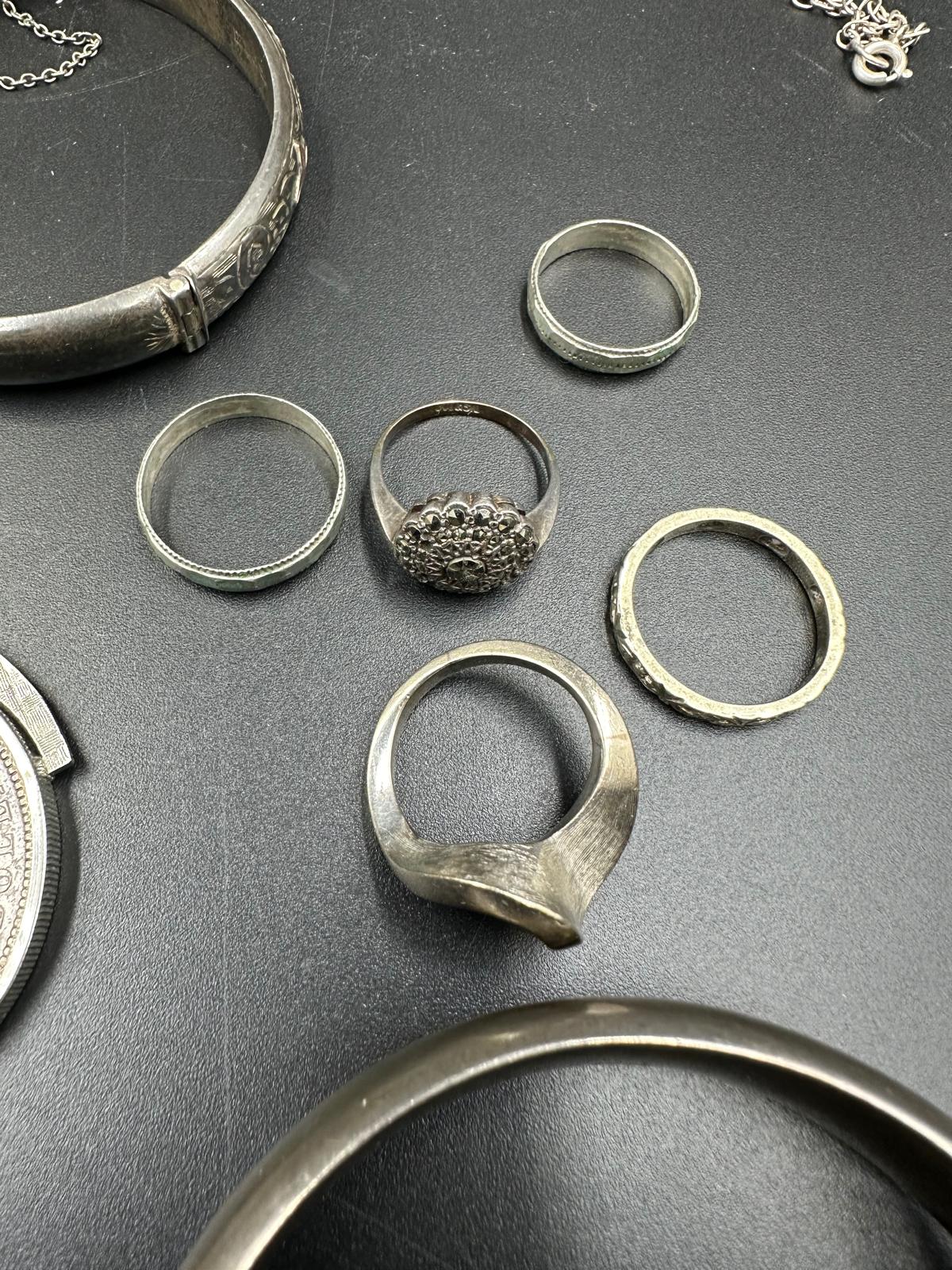 A selection of various silver jewellery. - Image 4 of 4