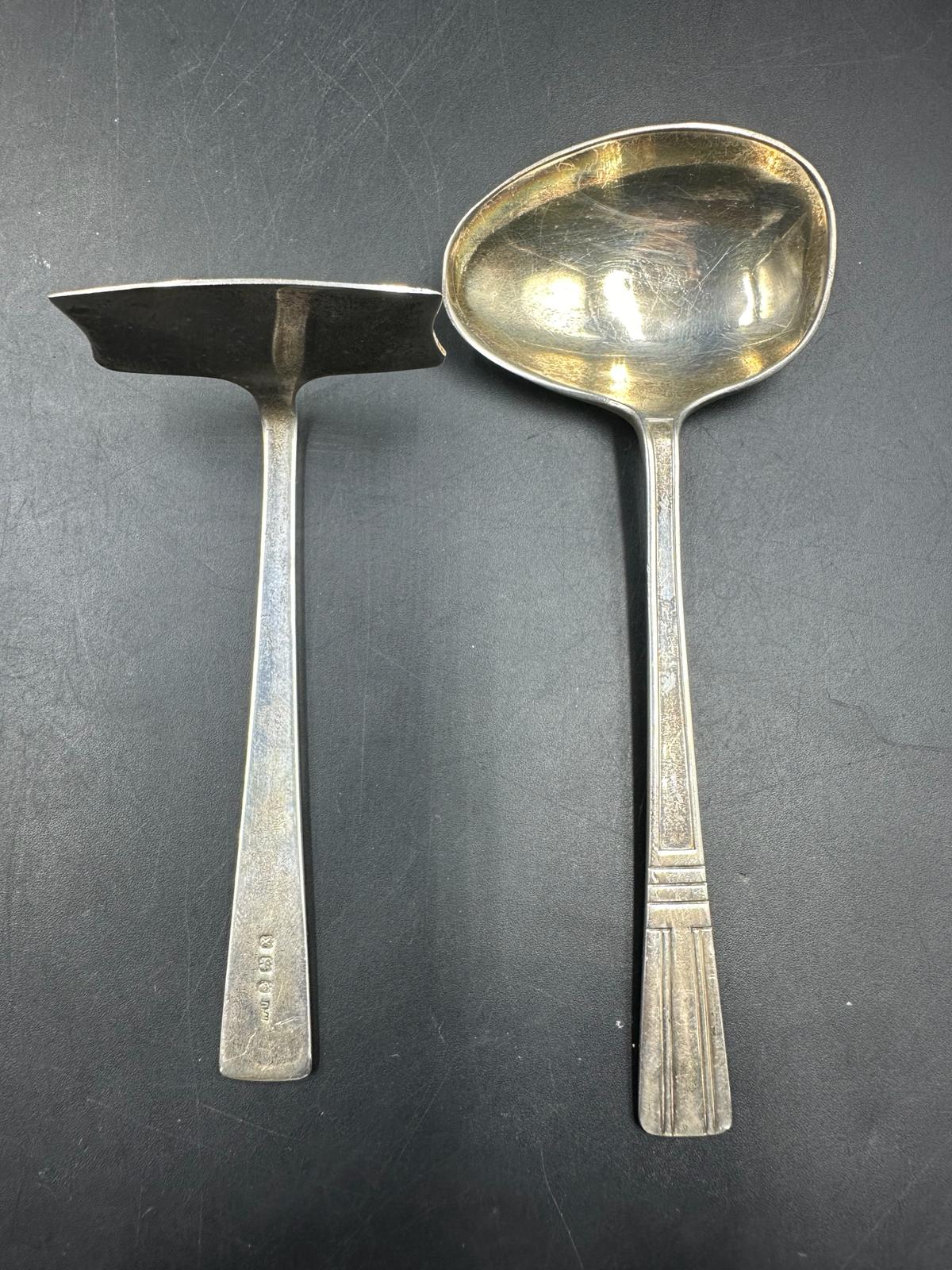 A silver boxed spoon and pusher christening set hallmarked for Birmingham 1947 by Hamilton Utilities - Image 4 of 4