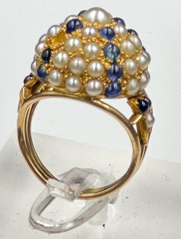 An Arabian gold sapphire and seed pearl cocktail ring, approximate total weight 8.4g - Image 2 of 5