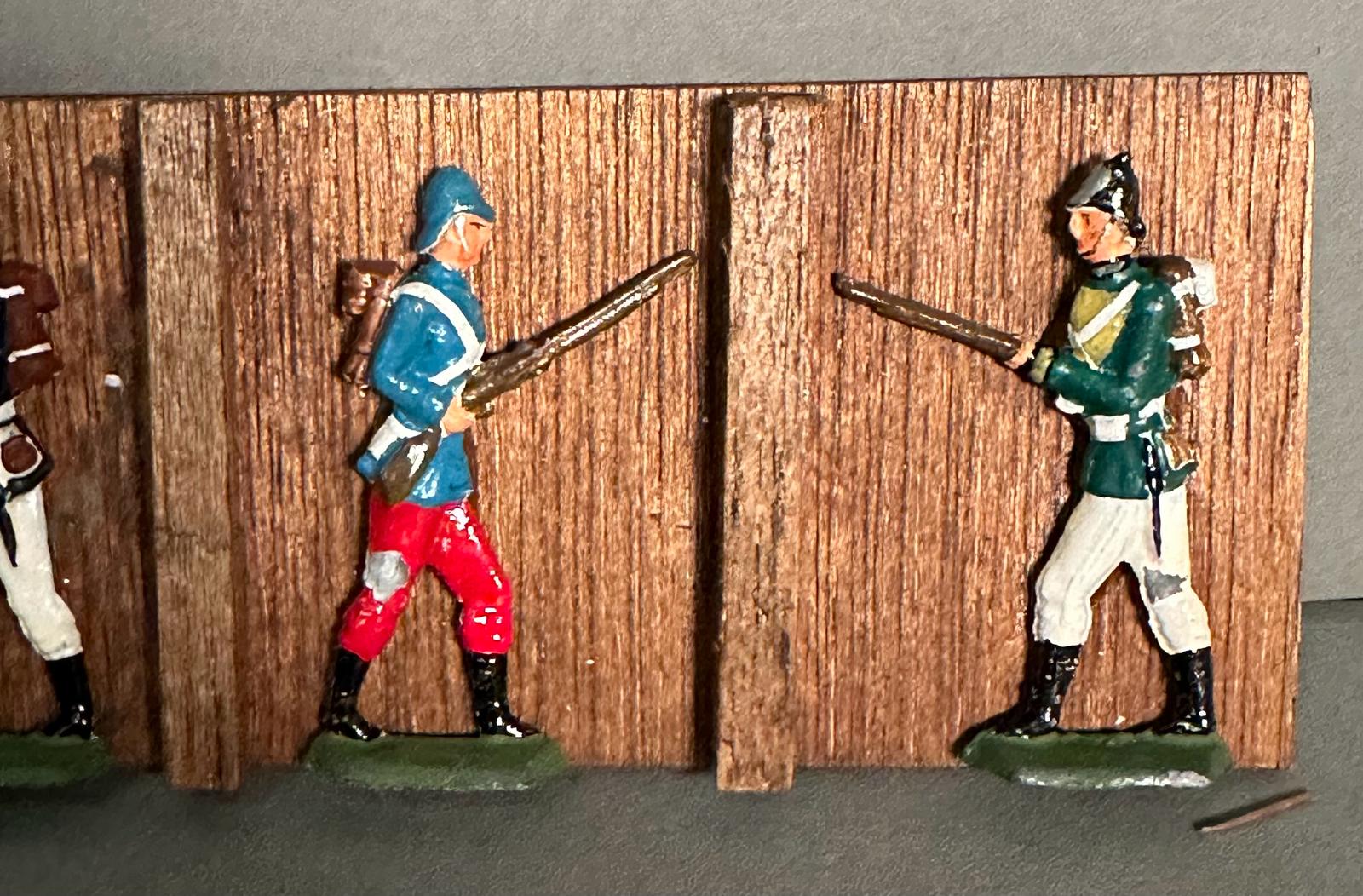 A selection of vintage toy soldiers to include French Artillery men etc - Image 3 of 4