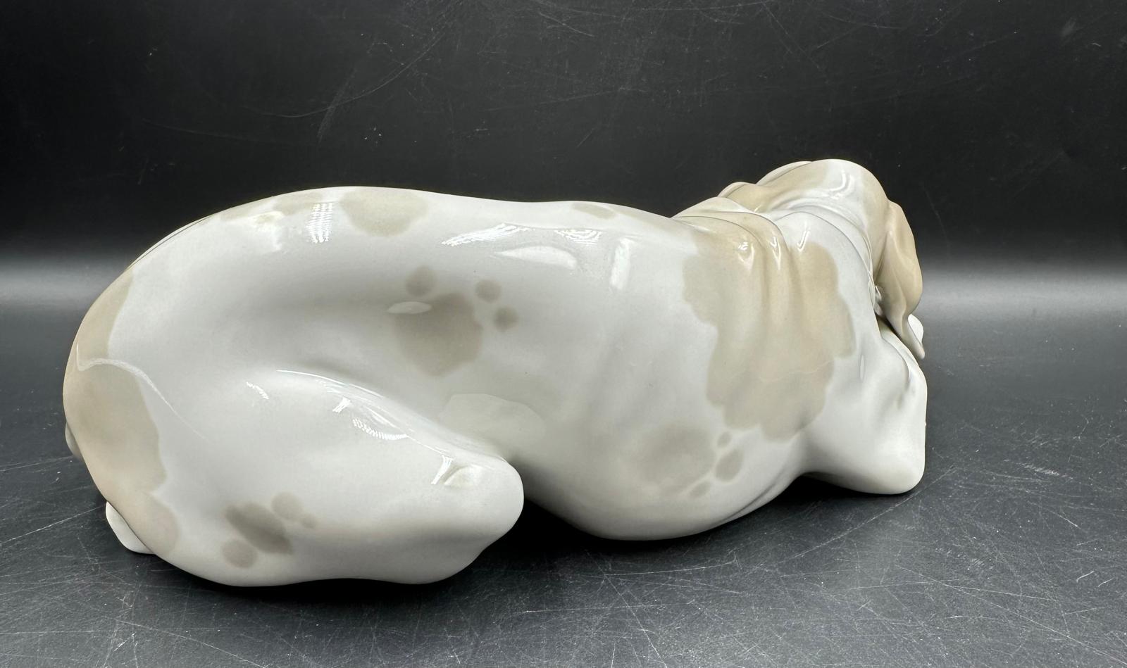 A Lladro figure of an old dog Number 1067 - Image 3 of 4