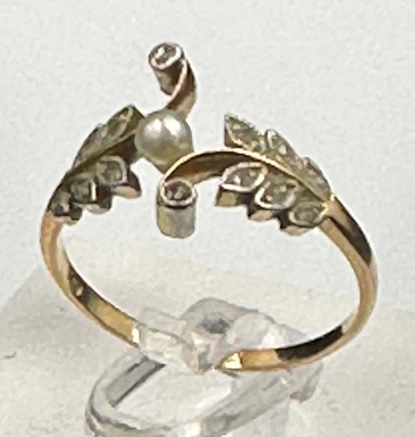 An 18ct pearl and leaf themed ring with an approximate total weight 2.3g Size M - Image 3 of 4