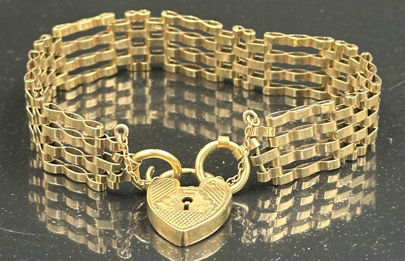 A 9ct yellow gold gate bracelet with heart shaped fastner, approximate total weight 16.3g - Image 2 of 2