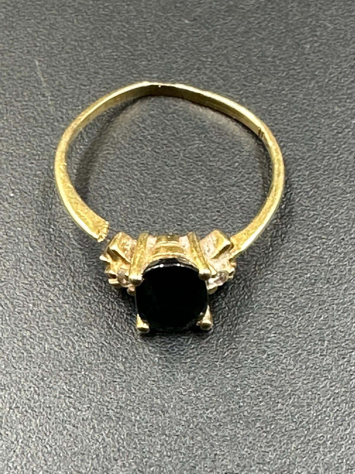 An 18ct gold sapphire ring with diamond shoulders AF - Image 2 of 3