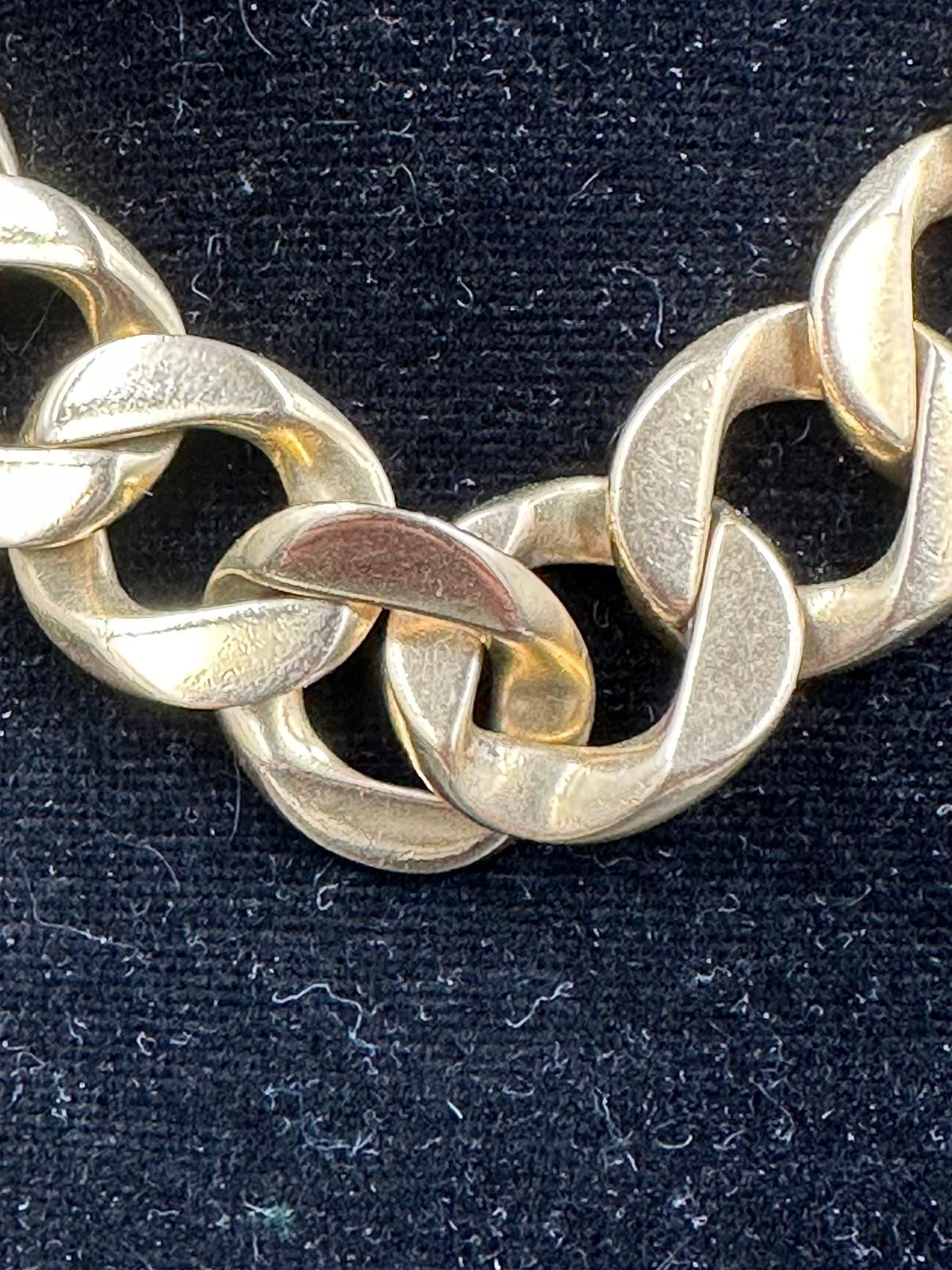 An impressive vintage Cartier necklace in 18ct yellow gold with a catch that means the necklace - Image 2 of 3