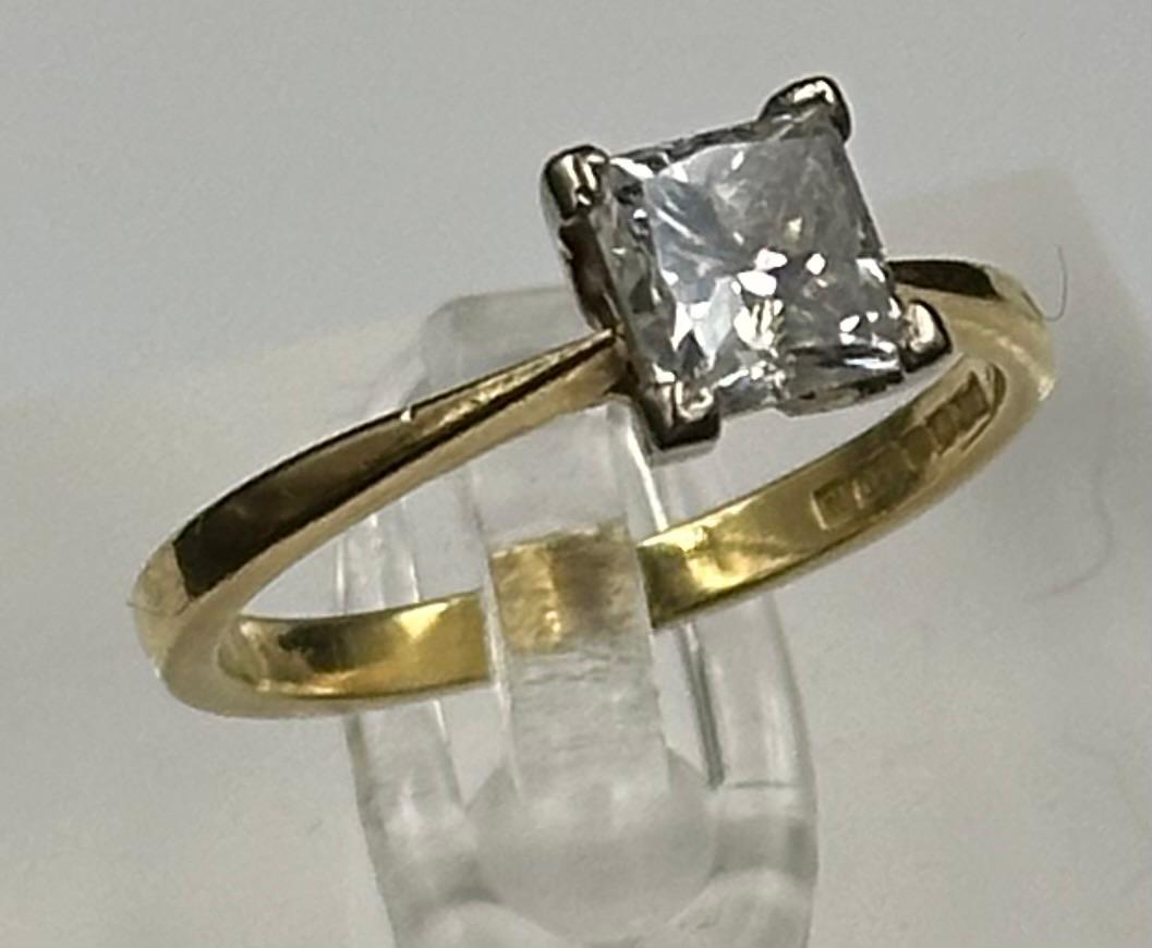 Princess cut diamond solitaire ring mounted in 18ct gold. Hallmarked 750. Central diamond weighing - Image 4 of 4