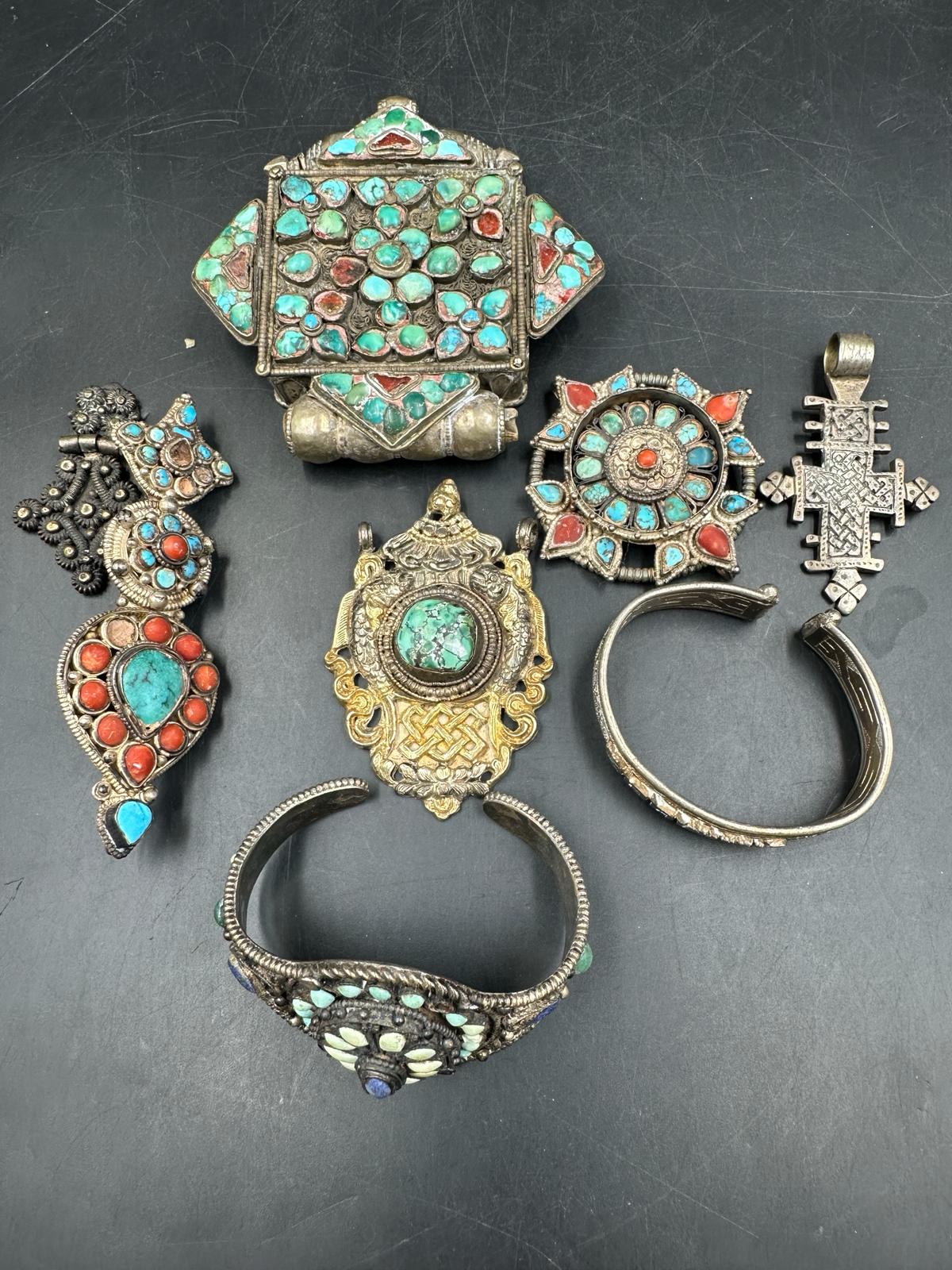 A selection of native American jewellery to include pendants and bangles - Image 5 of 8