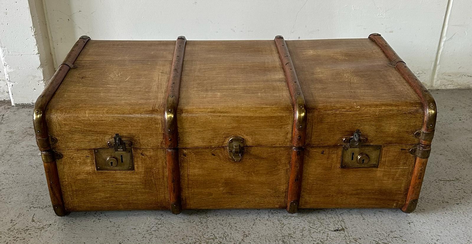 A vintage wooden banded steamer trunk with brass fittings and leather strap handles at end (84cm x