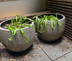 A pair of garden pots/planters fluted wave pattern (H45cm Dia50cm)