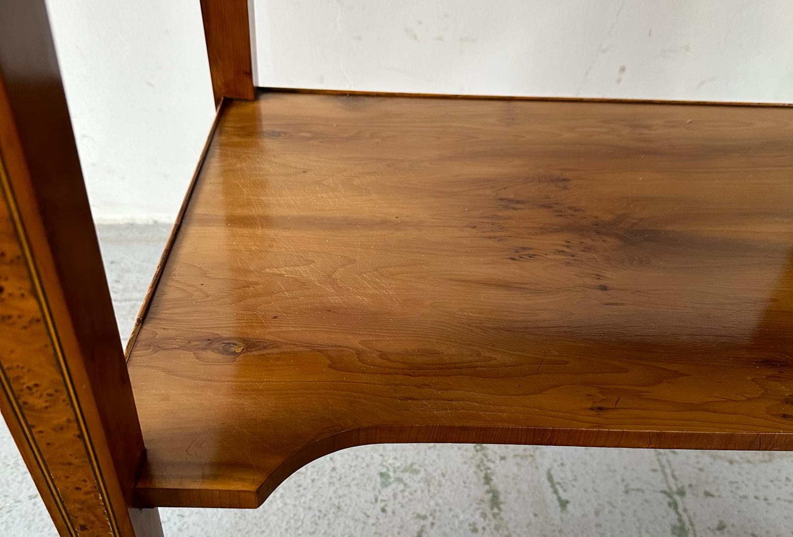 A single drawer side table with string and burr walnut inlay, shelf under and brass handles (H70cm - Image 5 of 5