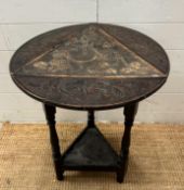 An oak Arts and Crafts style drop leaf tripod side table (H62cm Dia40cm)