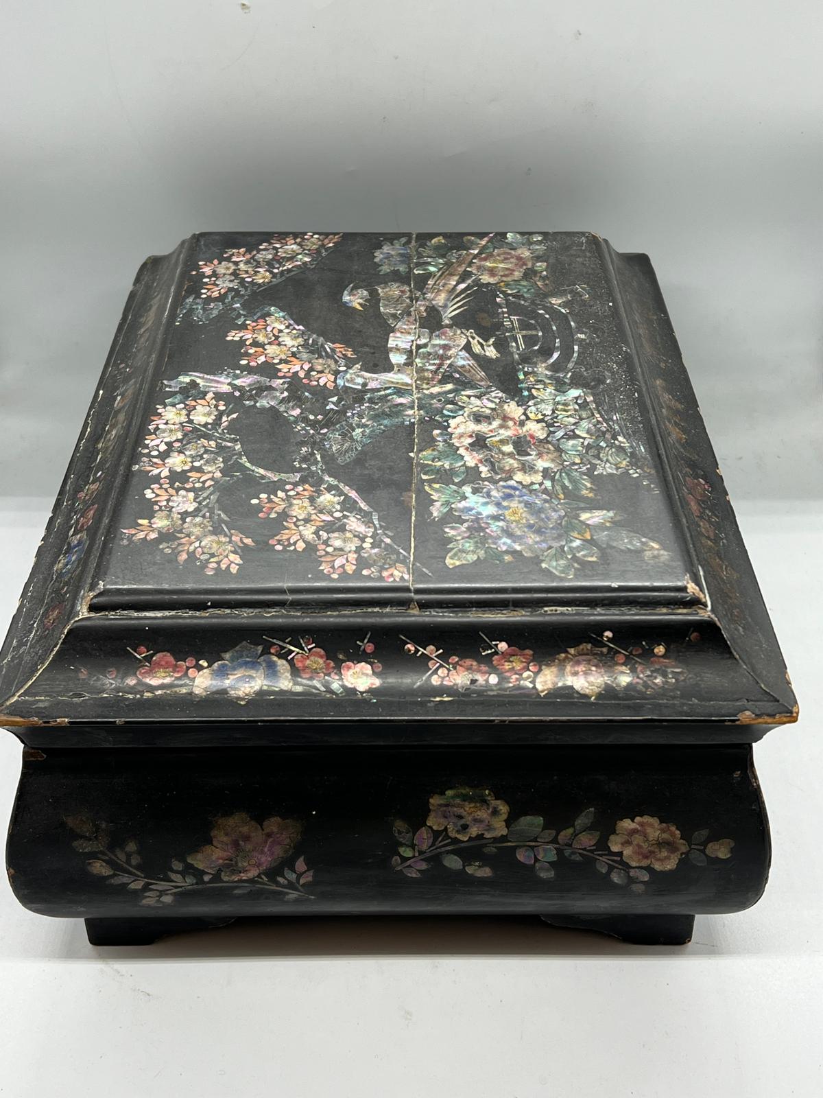 A papier Mache inlaid serving box fitted interior and mother of pearl decoration (H17cm W36cm - Image 7 of 7