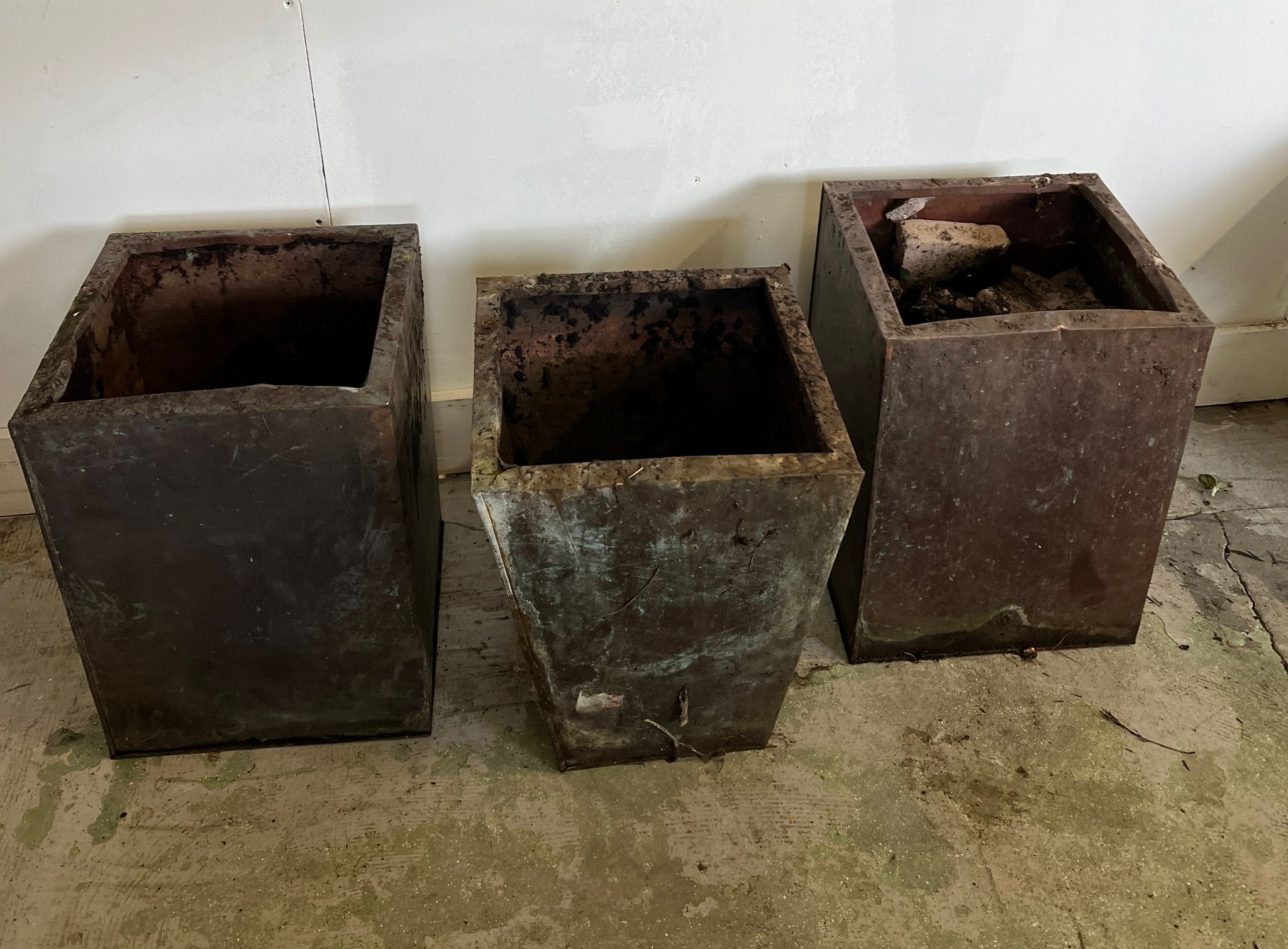 A pair of square copper planters and one tapering copper planter (H42cm SQ28cm) - Image 3 of 4