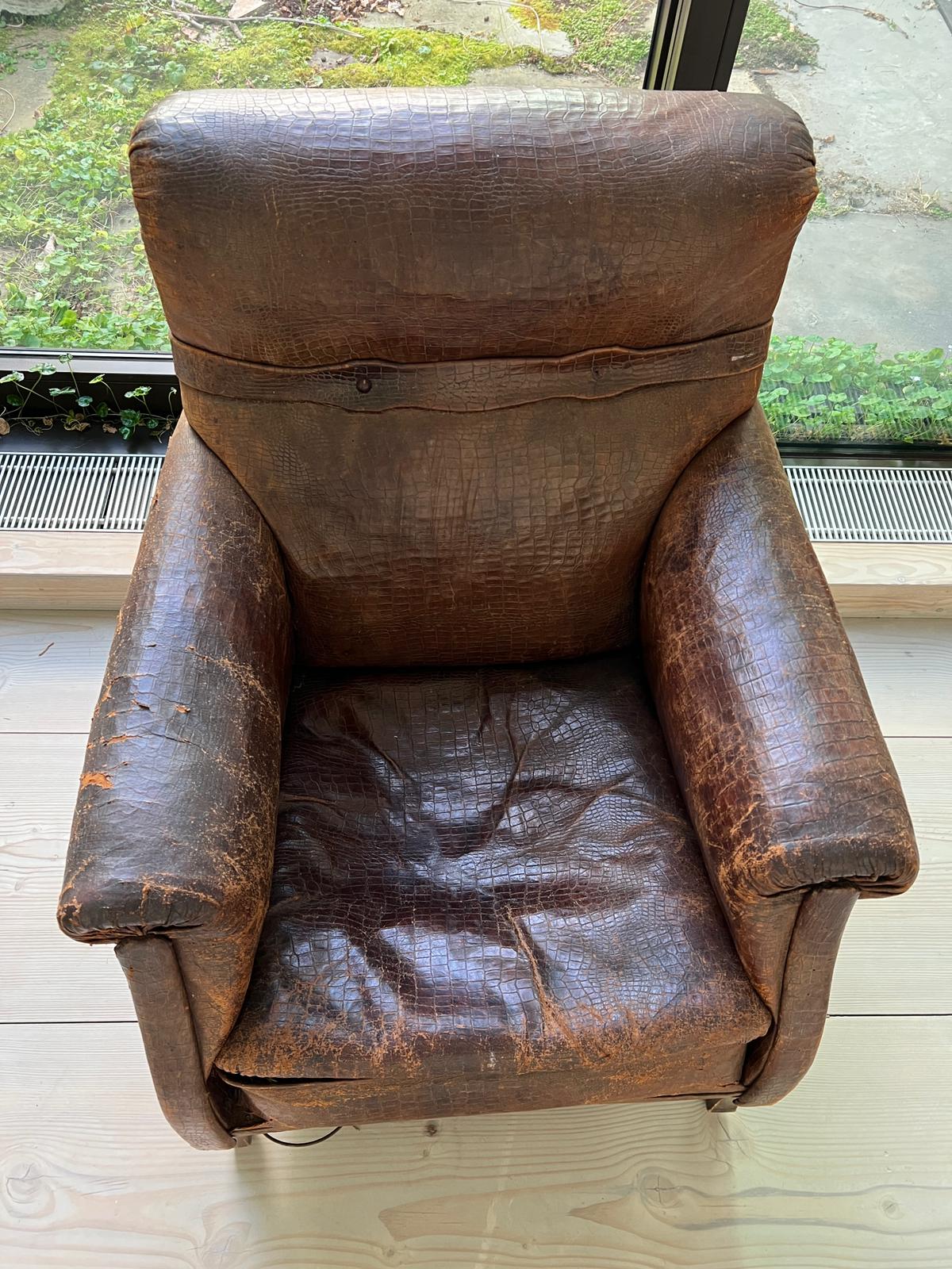 An antique leather club chair in distressed manner with scrolling arms (H95cm W71cm D31cm SH43cm) - Image 5 of 5