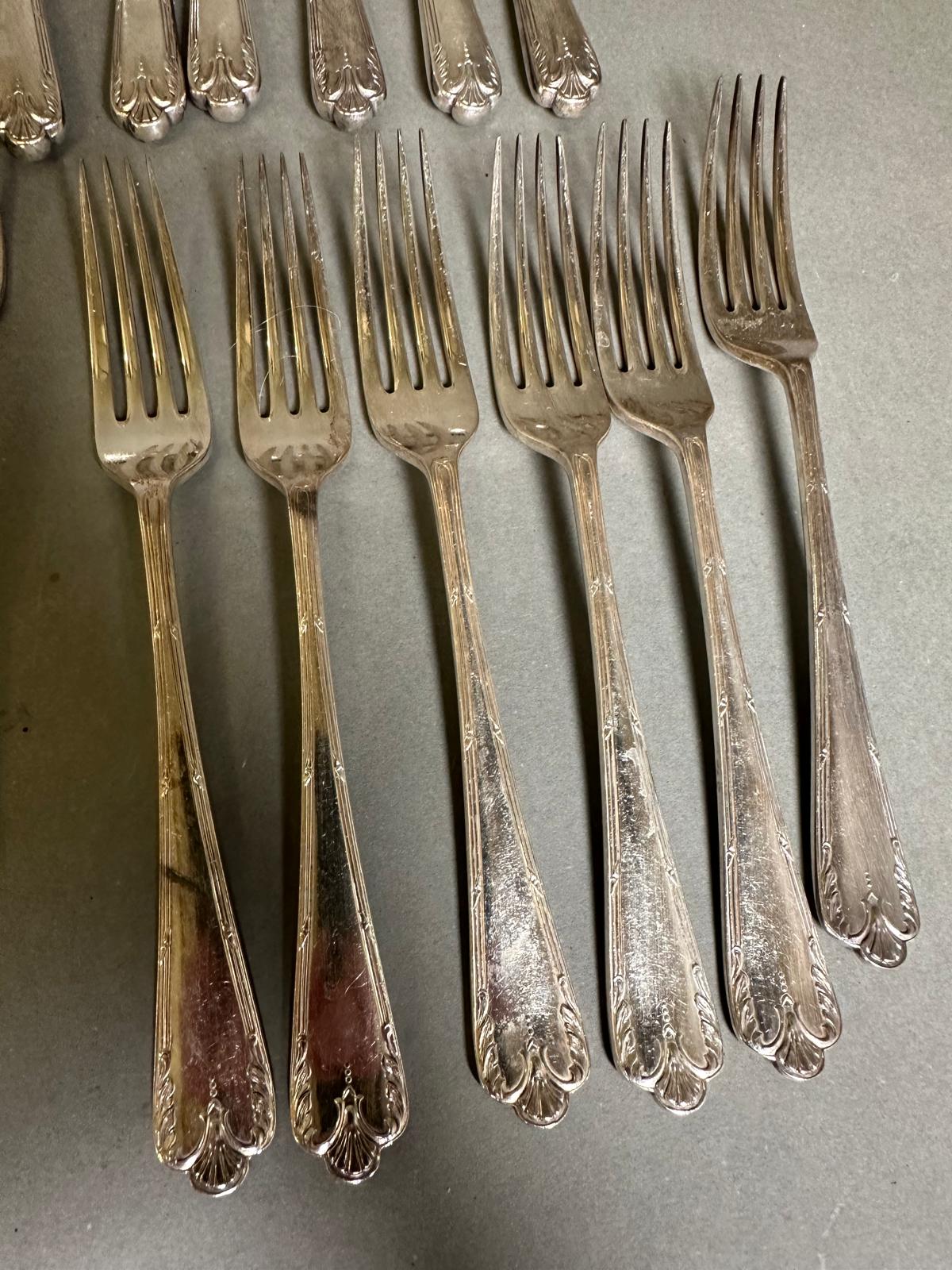 A Garard & Co six place setting silverplated cutlery service in original box. - Image 4 of 7
