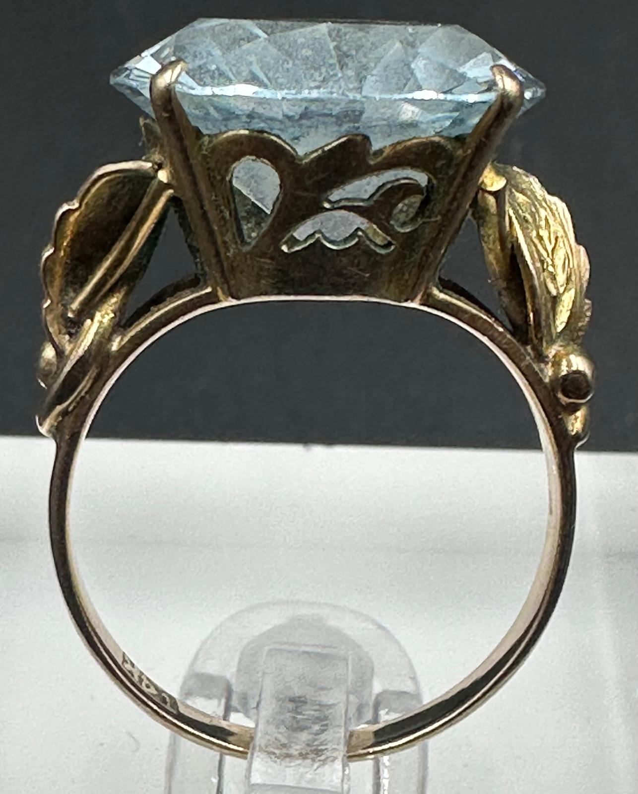 A 14ct aquamarine ring with floral motif shoulders, approximate total weight 4.4g. Size M - Image 3 of 4